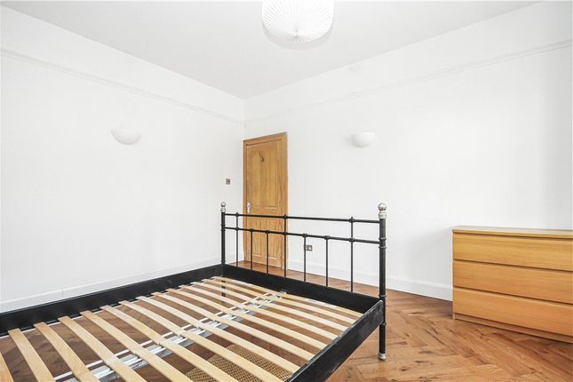 Room 2, Flat 2, 62, Wavertree Road, London photo 4