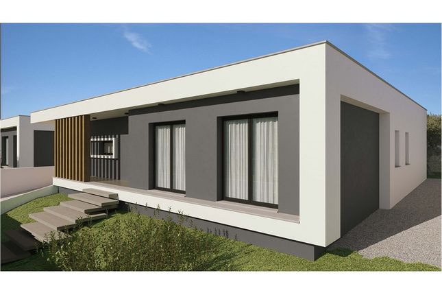 Detached bungalow for sale in Nadadouro, Caldas Da Rainha, Costa De Prata, Portugal