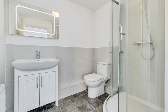 Flat 24, Parkham House, Reynolds Avenue, Surrey photo 4