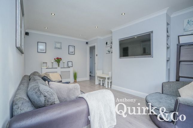 22, Shell Beach Road, Canvey Island photo 3