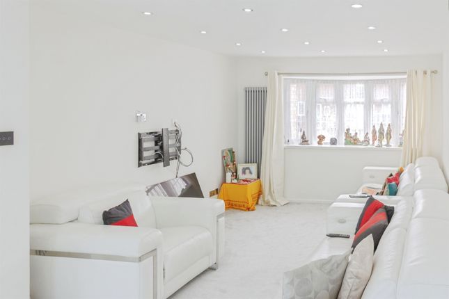 4, Braemar Drive, Leicester photo 2