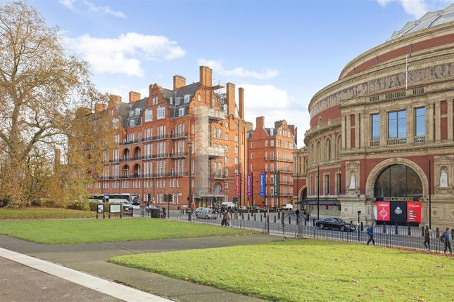 Flat to rent in Albert Hall Mansions, South Kensington