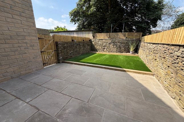77, Illingworth Hall Farm Gardens, Halifax photo 5