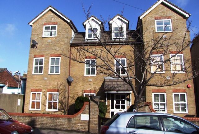 James Ct Daisy Rd E18