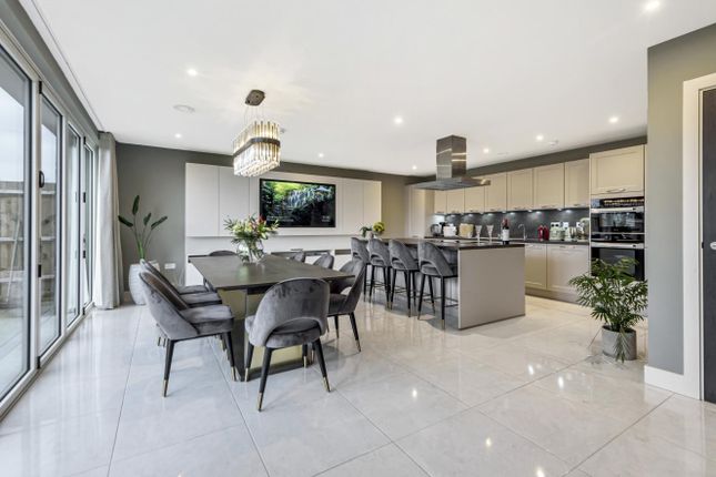 11, Cornforth Lane, London photo 4