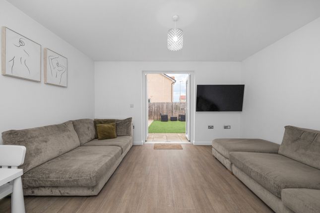 11, Curlew Way, Inverkeithing photo 2