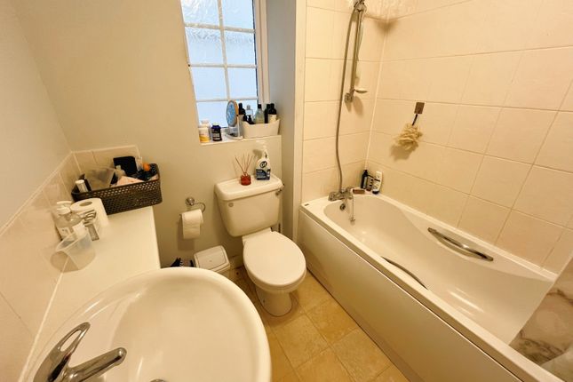 7, Paddock Close, Saltash photo 4