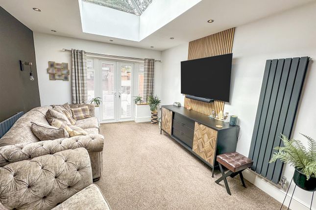 21, Howe Crescent, Corby photo 3