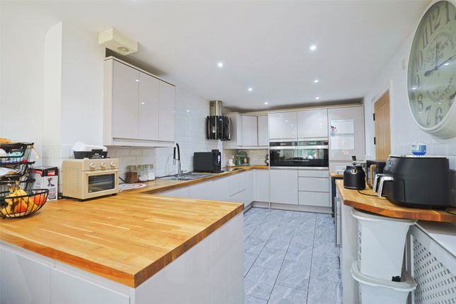 5, Easton Drive, Kent photo 3