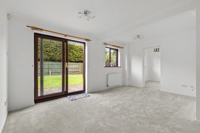 Glade View, High Wycombe photo 4