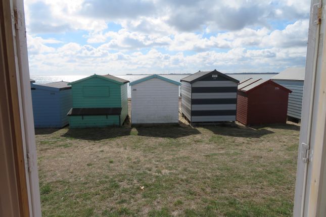 beach hut 522, Victoria Esplanade, Colchester photo 5