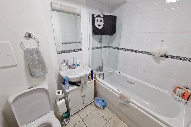 10, Brazemore Court, Hornchurch photo 3