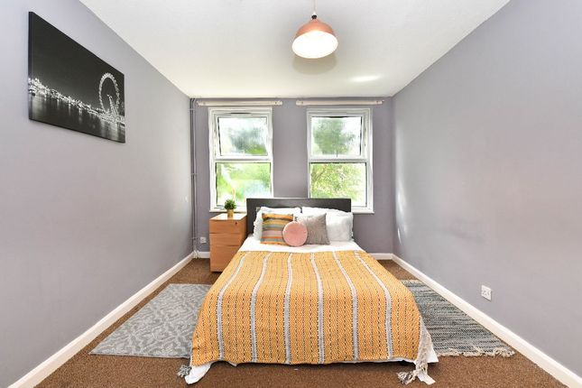 Room 2, 29 Amhurst Road, London photo 3