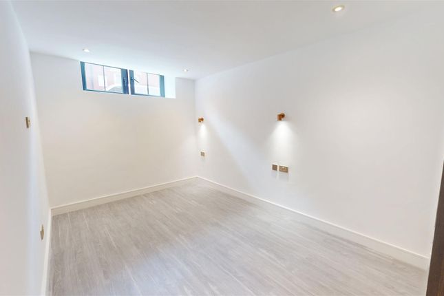 The Pointe, Apartment 5, Burrell Street, Wakefield photo 4