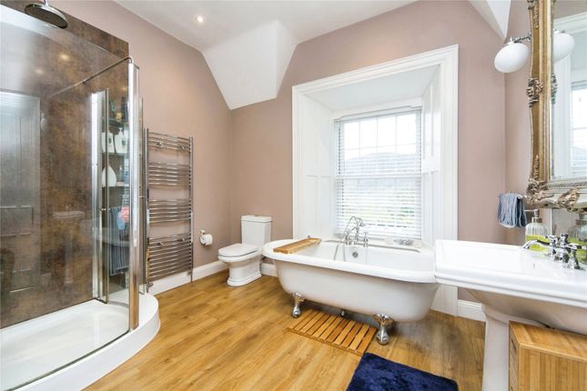 Ad House Bathroom
