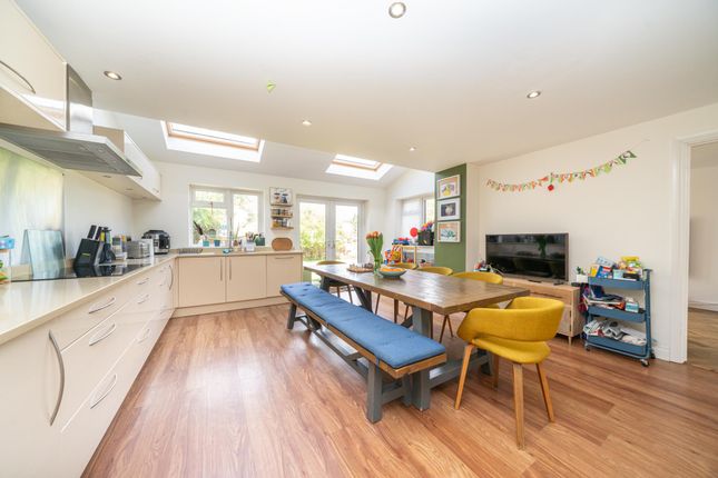 49 Laureate Way, Hemel Hempstead photo 4
