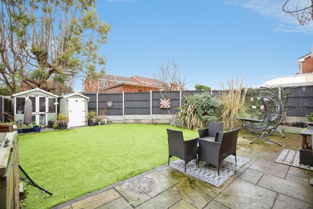 25, Warwick Drive, Atherstone photo 2