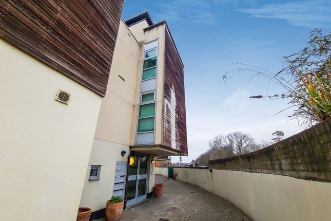 1-bed flat on Charleville Mews, Isleworth, £2,100/mo