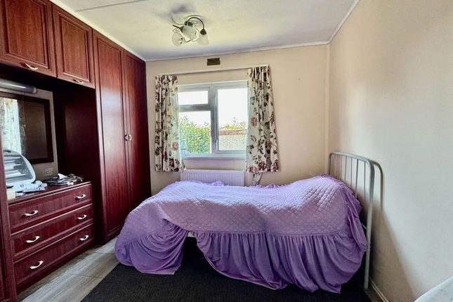 10 Elstree Park,, Barnet Lane, Borehamwood photo 5