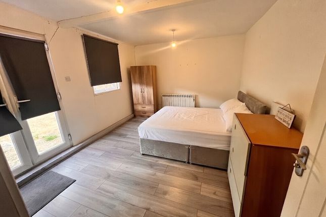 18, Norbury Hill, London photo 2