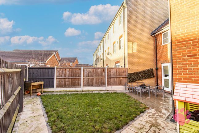 End terrace house for sale in The Nave, Laindon