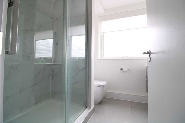 14 Checkline House, Darkes Lane, Potters Bar photo 3
