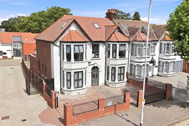 Dupli 82A,, Aldersbrook Road, London photo 2