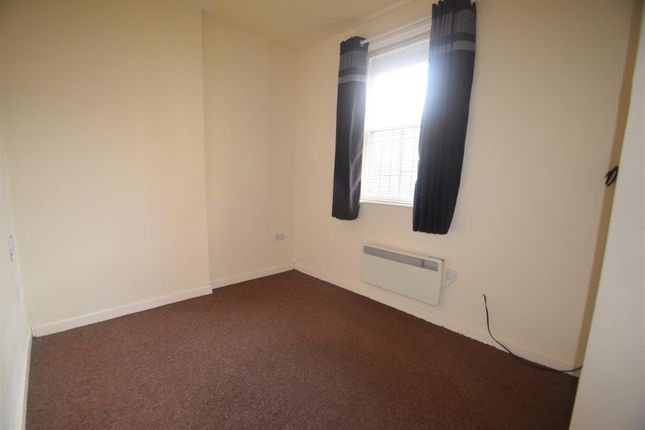 Flat 2, 77A, High Street, Newport photo 4
