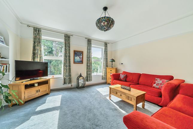 12, Snatts Hill, Oxted photo 3
