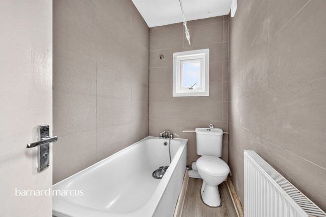 Flat C, 14, Robinson Road, London photo 4