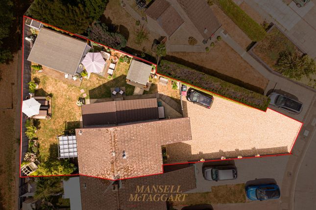 11 Masefield Road, Crawley photo 3