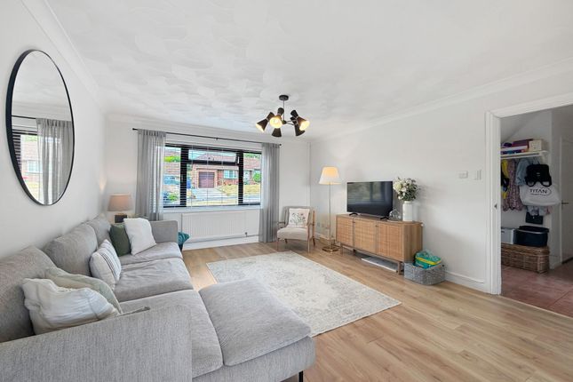 14 Cae Marchog, Caerphilly photo 3