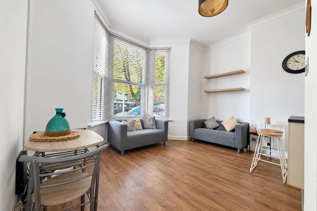 Ground Floor Flat, 35, Howard Gardens, Cardiff photo 2