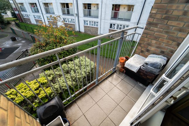 Flat for sale in Convent Way, Southall