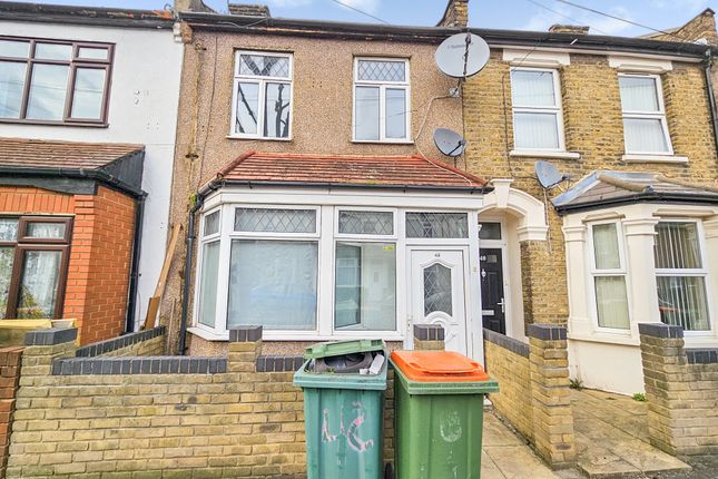 Terraced house for sale in Desford Road, London