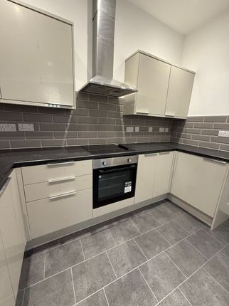 Flat 4, Constable Court Market Place, Batley photo 3