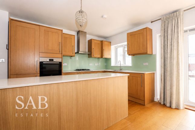 13 Millet Road, Greenford photo 4