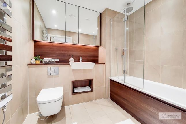 Flat for sale in Collet House, Nine Elms Point, London