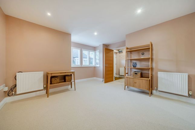 8 Woodstock Court, Winchester photo 4