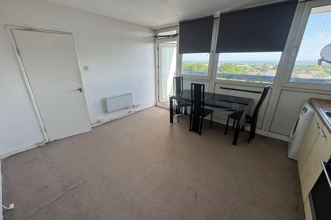 43, Yellowpine Way, Hainault photo 3