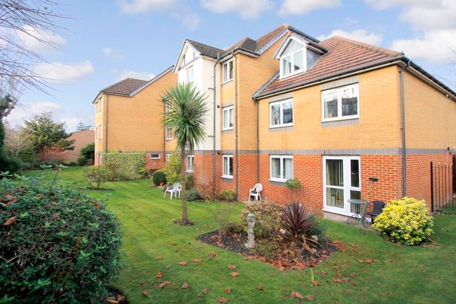 Thumbnail Flat for sale in Bentley Court (Camberley), Camberley