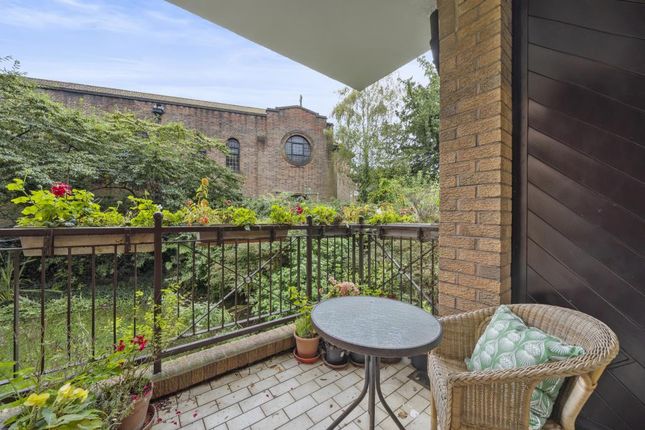 Flat for sale in Regents Park Road, Finchley