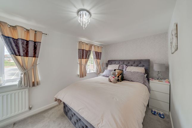 2 Eiger Close, Stoke-On-Trent photo 4