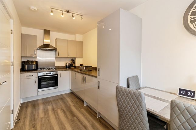 28, Henry Hoare Drive, Milton Keynes photo 4
