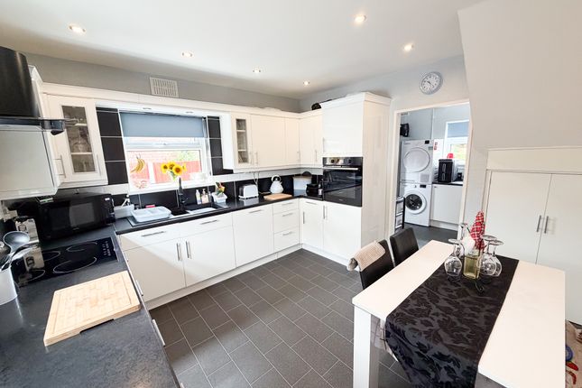 156, Waterside Drive, Stoke-on-Trent photo 4