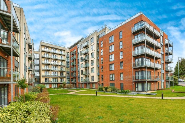 1-bed flat on 98, Mosaic House, Midland Road, Hemel Hempstead, £200,000
