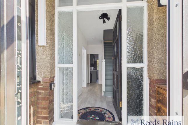 39, Tennyson Way, Hornchurch photo 2