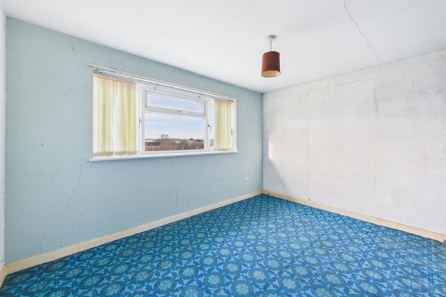 33, Stirling Way, Gloucester photo 4