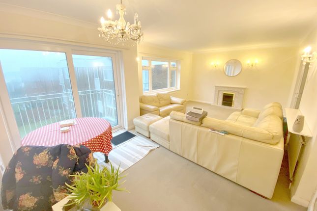 Flat 9, Needles Court, Lymington photo 4