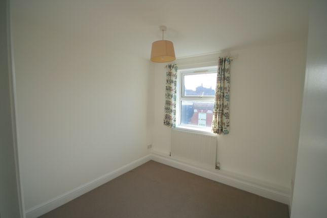Flat E, 242, London Road, Mitcham photo 3